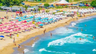 Veste proastă pentru românii care vor să plece pe litoralul bulgăresc! Majoritatea hotelurilor se închid după 10 septembrie