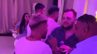 bogdan mocanu alături de fete