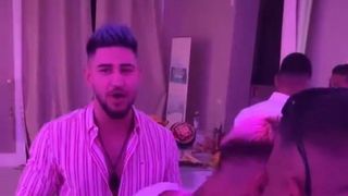 bogdan mocanu alături de fete