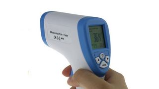 Polițist bătut în gară pentru că lua temperatura