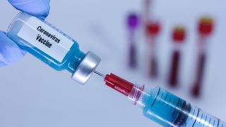 A început producţia noului vaccin pentru Covid-19