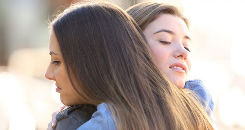 adolescentă torturată de mamă