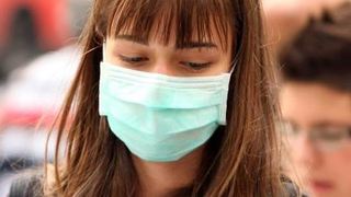 Un nou "tsunami" de cazuri de coronavirus în 19 țări din Europa. Se vorbește deja de "virusul european"