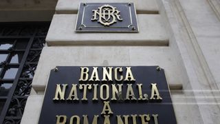 "Ne jucăm cu focul". Avertisment fără precedent din partea unui oficial BNR