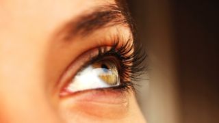 coronavirus se transmite prin ochi