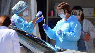 Rusia începe testarea în masă a vaccinului Sputnik V