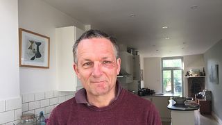 Un doctor și-a "prăjit" jumătate din față ca să întinerească