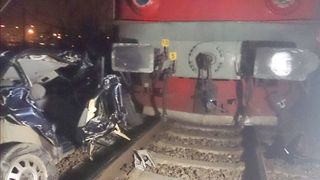 Accident cumplit la Mangalia. O mașină a fost zdrobită de tren