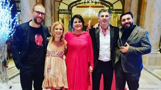 Flori, soția lui Ionuț Lupescu, a fost stewardesă! &rdquo;Acum 17 ani i-am promis &icirc;n fața lui Dumnezeu că &icirc;i voi fi alături!&rdquo; FOTO