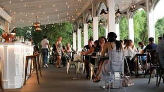 Când se vor redeschide restaurantele? Anunţul făcut de premierul Ludovic Orban