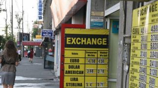 Cursul valutar afişat de BNR astăzi, 25 august! Cum evoluează leul faţă de euro şi dolar