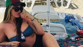 mona de la puterea dragostei la plajă