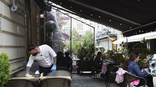 Restaurantele se redeschid. Care vor fi condițiile. Restricția care îi va nemulțumi pe mulți patroni