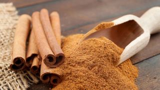 Avertismentul medicilor: NU  mai consumați scorțișoară dacă suferiți de aceste boli!