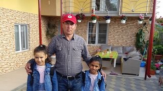 În așteptarea întoarcerii Sorinei din America, familia Șărămăt și-a deschis o afacere lângă Baia de Aramă EXCLUSIV