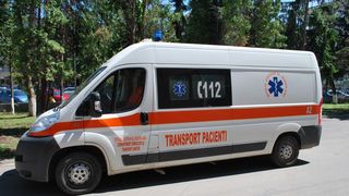 Accident de ultima oră. Doi copii, răniţi după ce două maşini s-au ciocnit