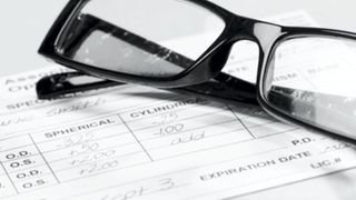 Testul simplu care &icirc;ţi spune pe loc dacă ai nevoie de ochelari