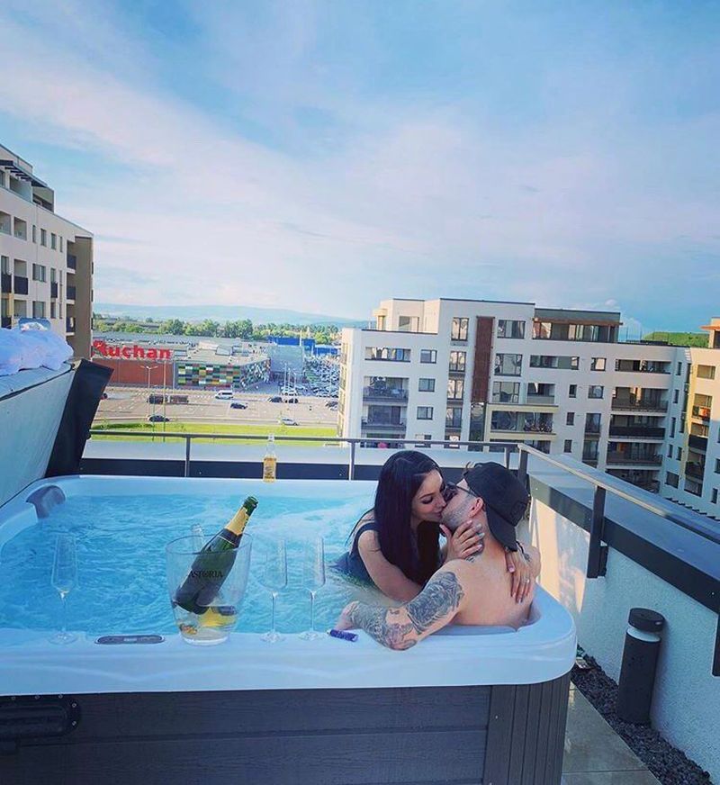 simina și alex zănoagă la plajă