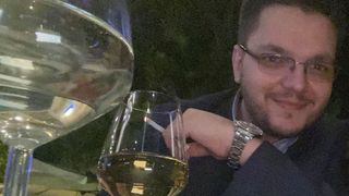 Fiul Vioricăi Dăncilă se distrează de minune în vacanță! Victor este consilier la Curtea de Conturi FOTO EXCLUSIV