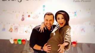 Andra &icirc;nsărcinată a treia oară 