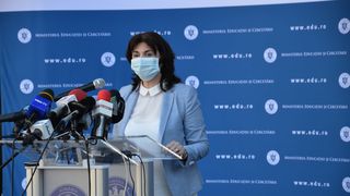 În ce condiții vor putea opta părinții pentru școala online. Precizările ministrului Educației
