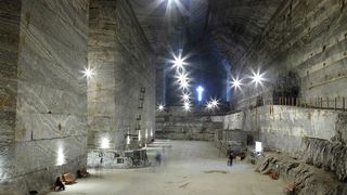 VIDEO | Cozi uriaşe la Salina Slănic Prahova