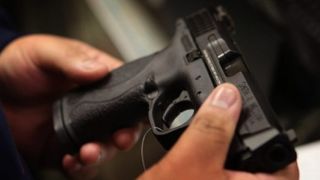 T&acirc;năr de 25 de ani, &icirc;mpuşcat &icirc;n cap pe o stradă din Constanța