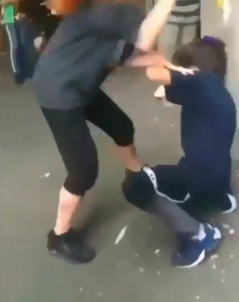 Dosar penal, după ce o fată de 16 ani a fost agresată de o alta de 13 ani