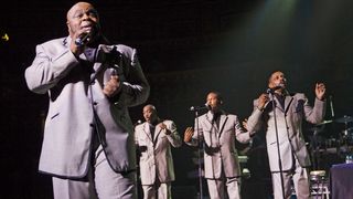 Bruce Williamson a murit