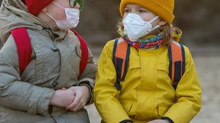 S-a aflat de ce unii copii pot face forme grave de COVID-19