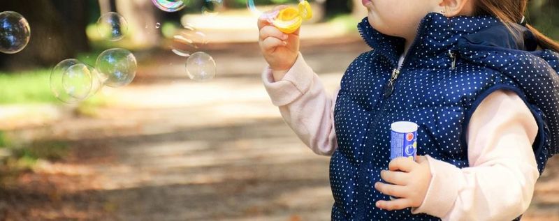 copil spulberat de tir în curte