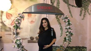 Fiica lui Sile Cămătaru a intrat &icirc;n a 37-a săptăm&acirc;nă de sarcină! Deși va naște dintr-o clipă &icirc;n alta, Rebecca a fost la o petrecere!