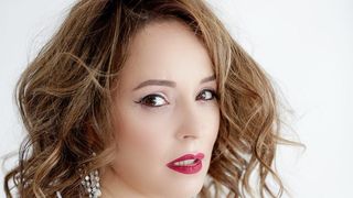 Mama vitregă a Andreei Marin s-a înglodat în datorii după decesul tatălui vedetei! Renata a fost ultima soție a lui Dan Marin! EXCLUSIV