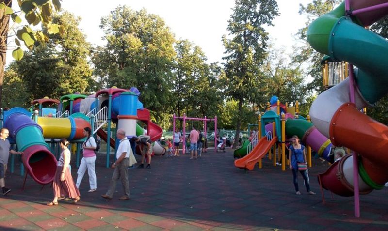 Locuri de joacă în aer liber