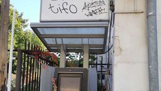 VIDEO - Infochioșc scump, în paragină într-o comună fără gaze și asfalt. Secretara primăriei: Turiștii se anunță, se fac programări