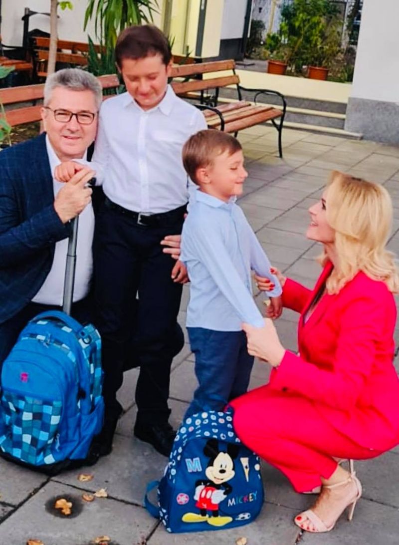 Gabriela Firea cu fiii la școală