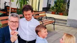 Gabriela Firea cu fiii la școală