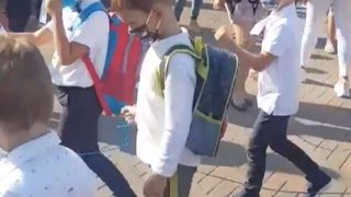 elevi trași cu sfoara