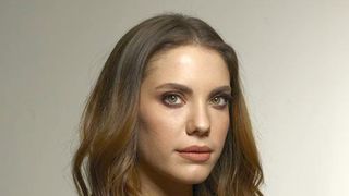 Eda Ece, frumoasa Yildiz, din “Preţul fericirii”, prietena animăluţelor fără stăpân