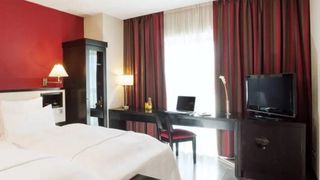 Cum arată hotelul din București scos la vânzare la mica publicitate pentru 9,5 milioane de euro. FOTO