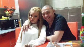 Fata lui Nicolae Guță, pentru prima dată la școală! Anais a fost îmbrăcată foarte elegant de mama ei FOTO