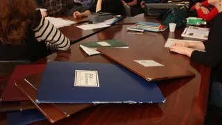 Un &icirc;nvățător a intrat &icirc;n greva foamei după ce nu a fost lăsat să facă lecții online