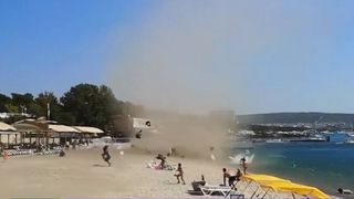 VIDEO - Furtună de nisip pe litoral. Turiștii au fugit