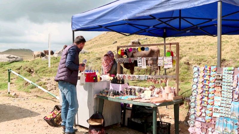 Emisiunea Asta-i România