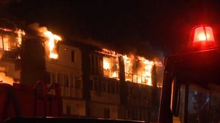 VIDEO - Incendiu în bloc. Locatari ajunși la spital