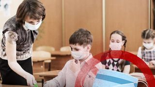 VIDEO - Fără mască la școală! Părinte: Leșină elevii!