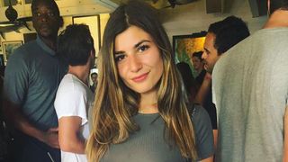 Fiica lui Mircea Geoană a pozat &icirc;n baie, &icirc;n fața oglinzii, &icirc;nainte să intre la duș: &bdquo;Ești cea mai fierbinte!&rdquo; FOTO