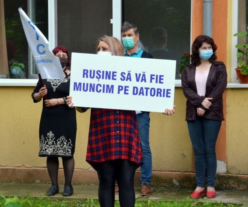 890 de salariați fără bani