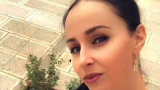 Magda Ciumac s-a pozat din nou &icirc;n costum de baie! De la ultimele poze cu ea pe plajă a &icirc;nceput scandalul uriaș cu actuala soție a lui Tolea FOTO