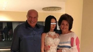 Fiica lui Dan Voiculescu a ieşit aproape dezbrăcată pe stradă &icirc;n Monte Carlo! Dana a purtat o rochie transparentă prin care i se vedea lenjeria intimă! FOTO